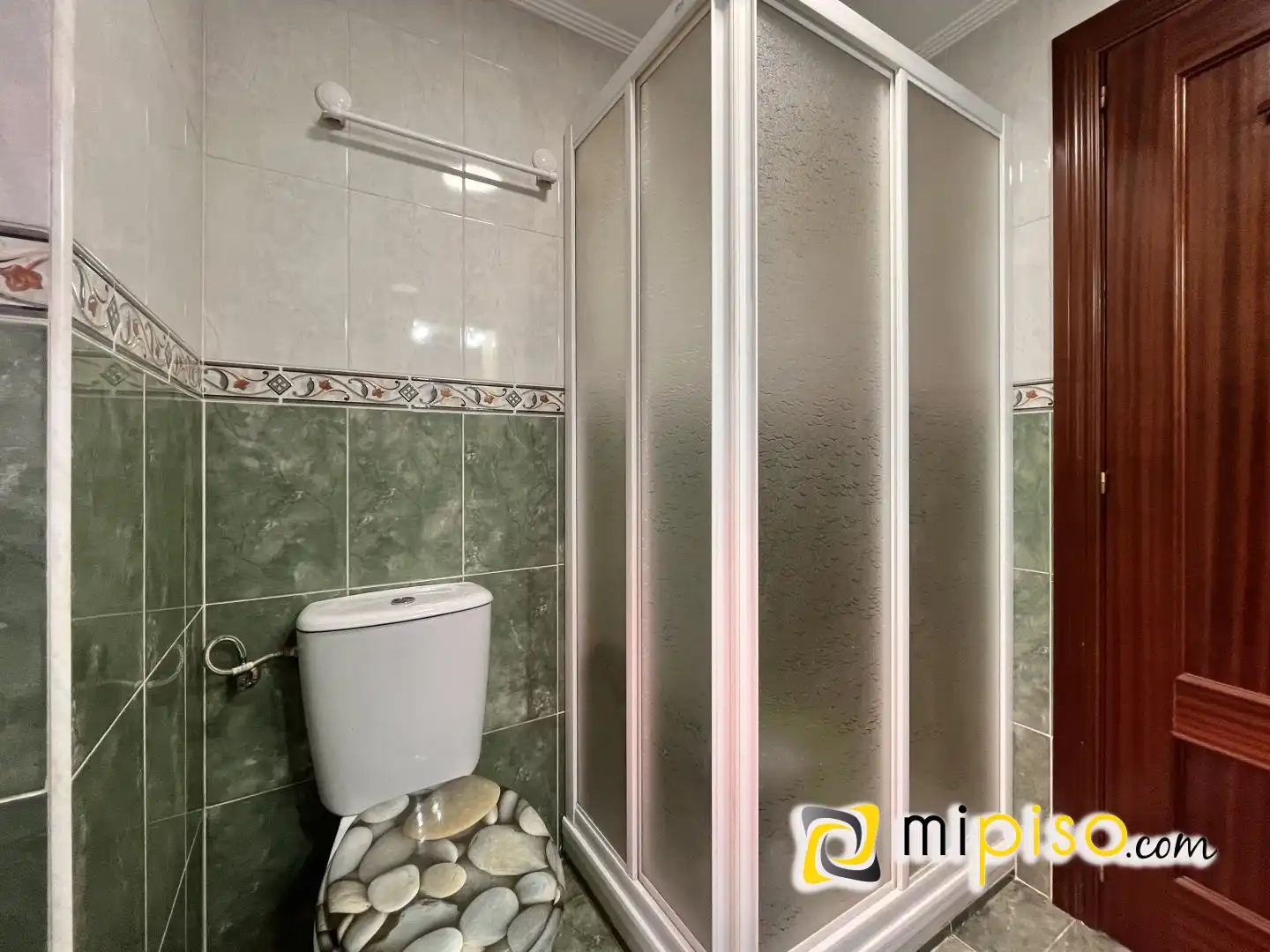 Baño de Casa adosada en venta en Ruesga con Calefacción, Terraza y Amueblado