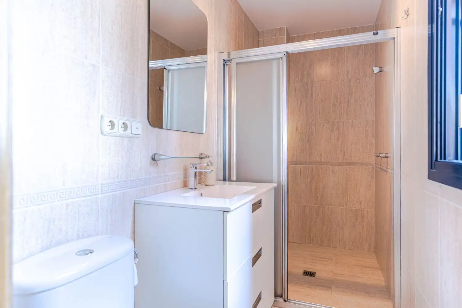 Baño de Piso en venta en Motril con Terraza, Balcón y Piscina comunitaria