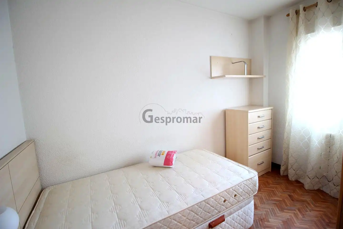 Habitación en De Los Olivos, Puerta del Ángel