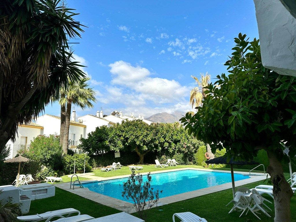 Jardí de Dúplex en venda en Estepona amb Terrassa i Piscina
