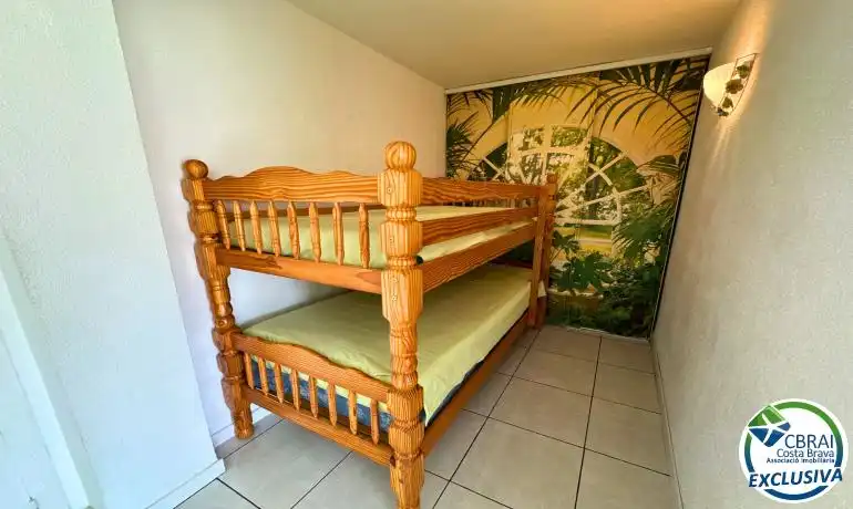 Dormitori de Apartament en venda en Roses amb Calefacció i Moblat