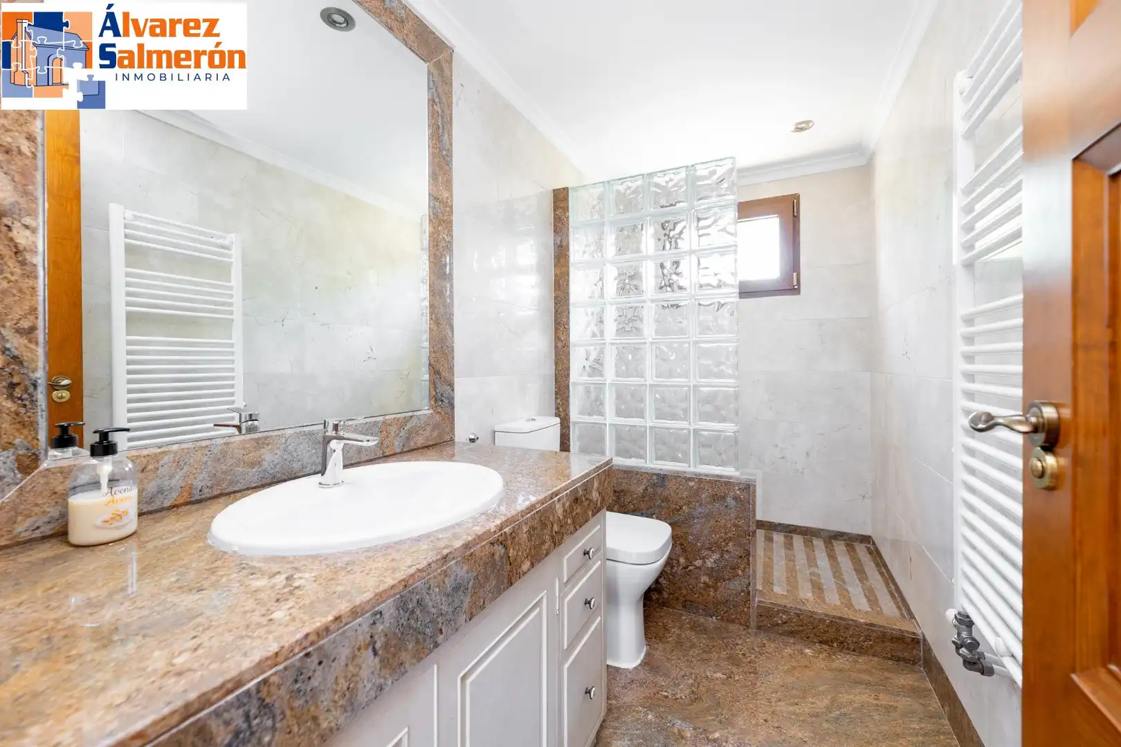 Baño de Casa o chalet en venta en Albolote con Aire acondicionado, Calefacción y Jardín privado