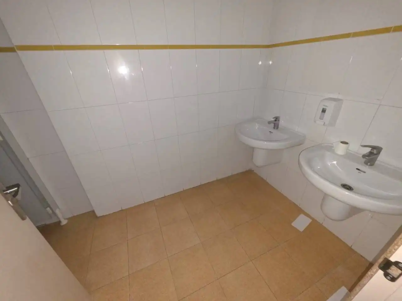 Bany de Local de lloguer en Albacete amb Aire condicionat