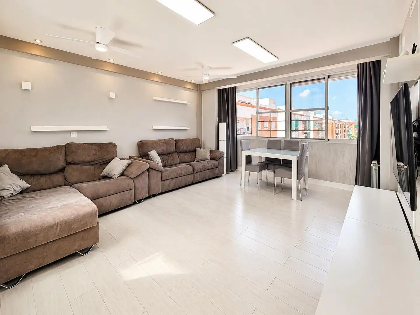 Sala d'estar de Pis en venda en Valencia amb Aire condicionat, Calefacció i Parquet