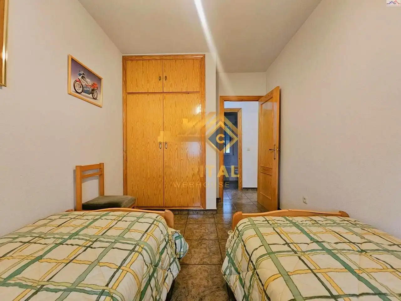 Dormitori de Casa o xalet en venda en Villa del Prado amb Traster i Piscina