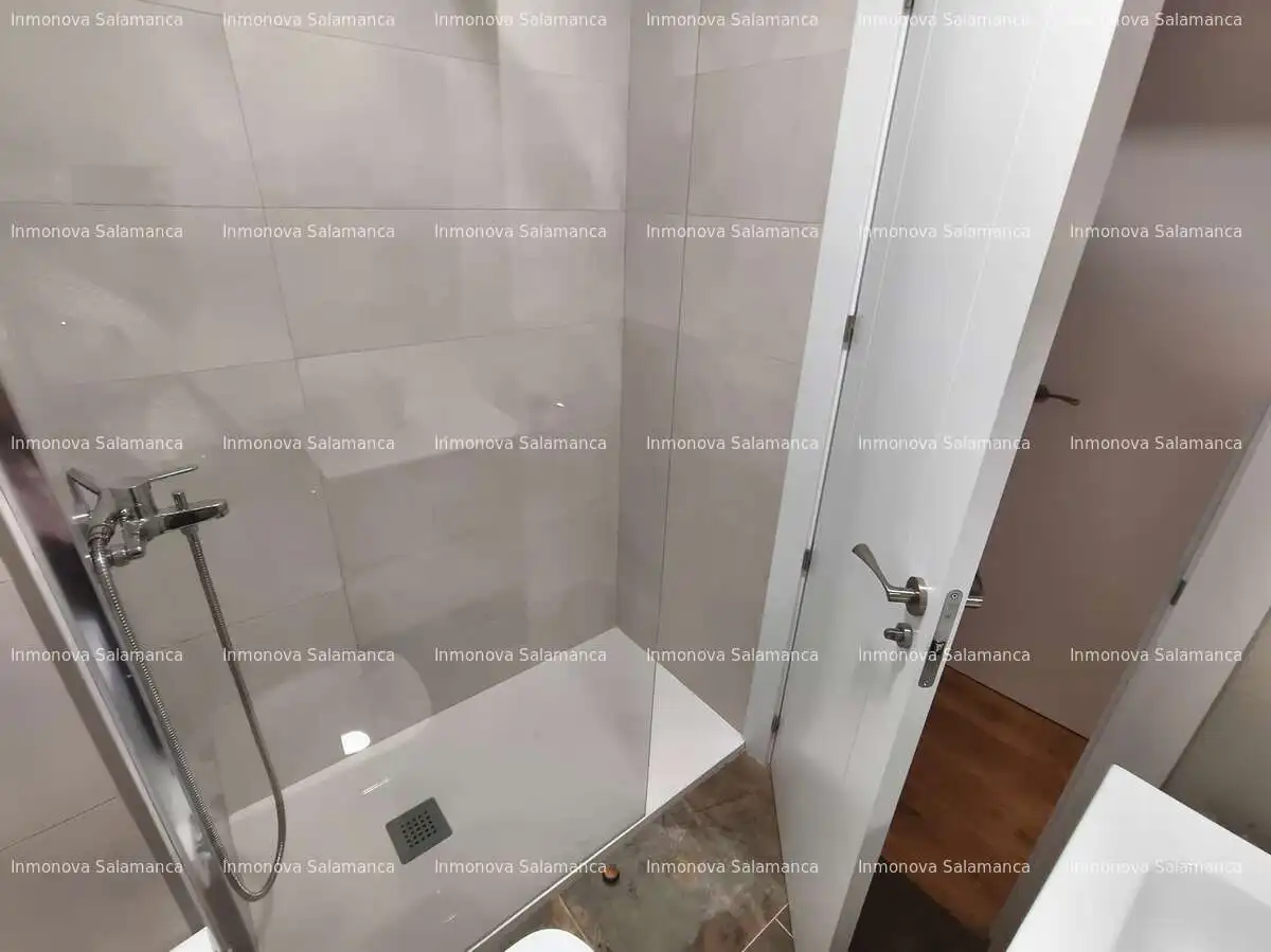 Badezimmer von Wohnung zur Miete in Salamanca mit Heizung, Terrasse und Möbliert