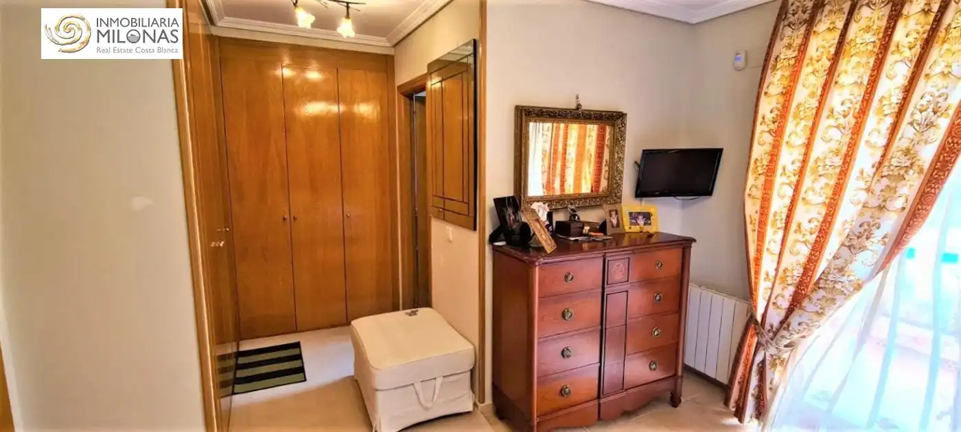 Dormitori de Casa o xalet en venda en L'Alfàs del Pi amb Aire condicionat, Calefacció i Jardí privat