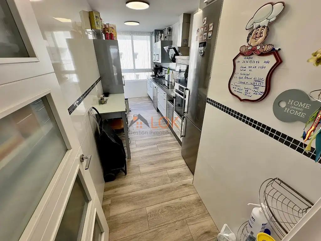 Cuina de Pis en venda en Málaga amb Aire condicionat, Jardí privat i Terrassa