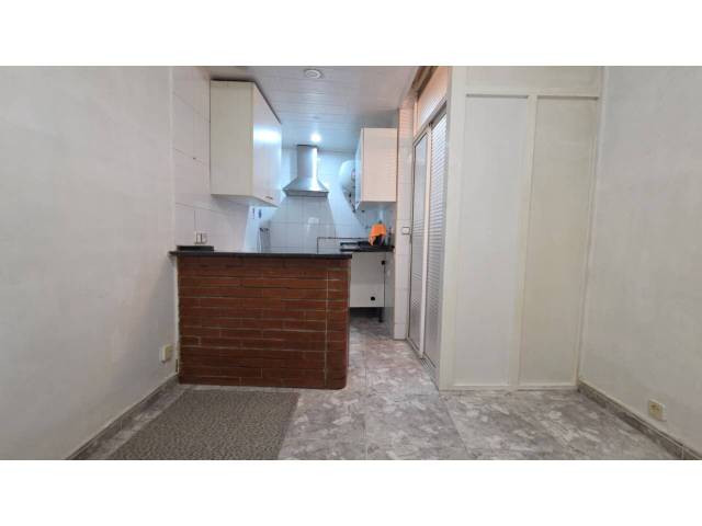 Estudio en Alquiler en Calle Irlanda en Can Mariner