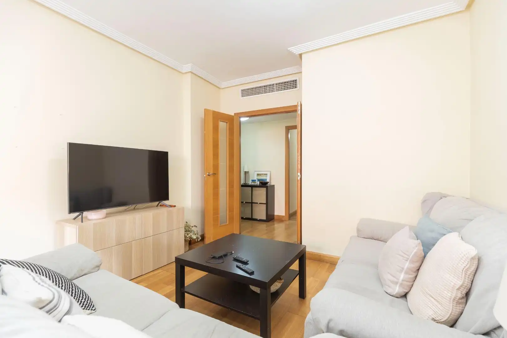 Sala d'estar de Pis en venda en  Almería Capital amb Aire condicionat