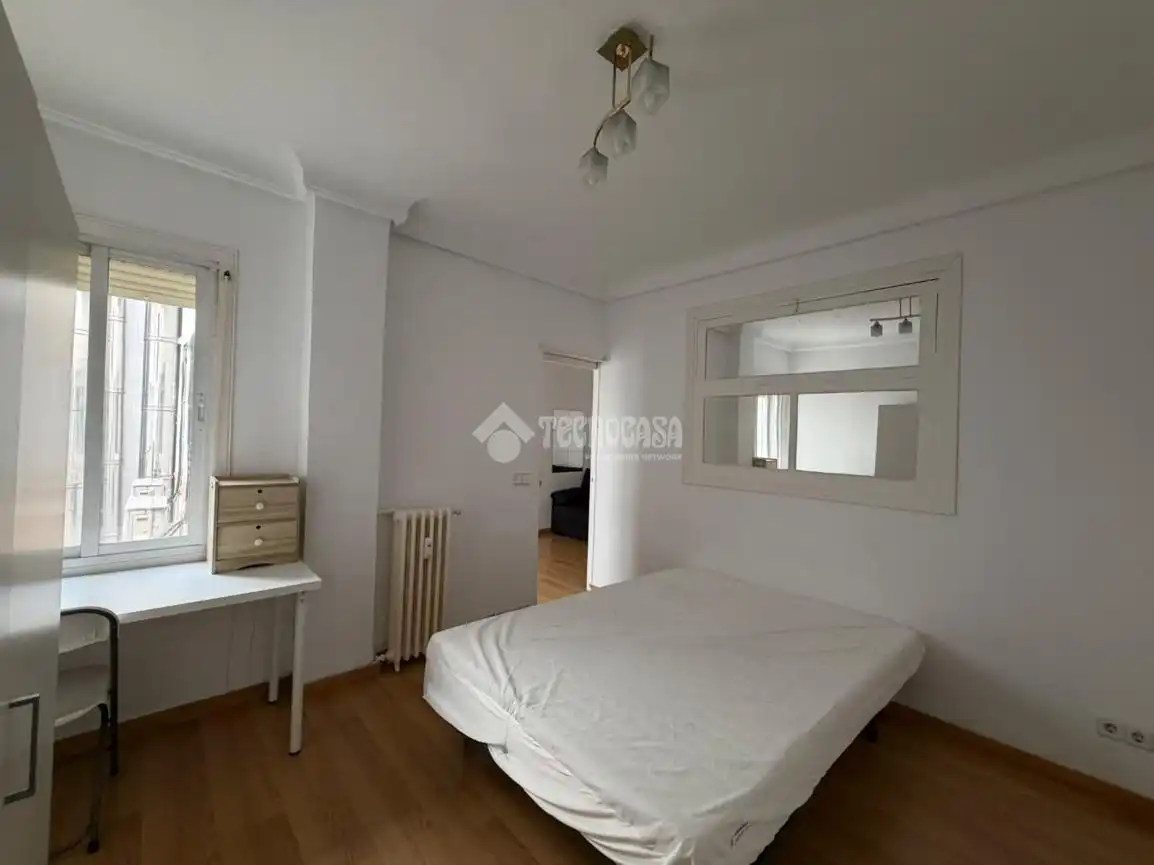 Bedroom of Flat for rent in Madrid  with Air Conditioner and Heating