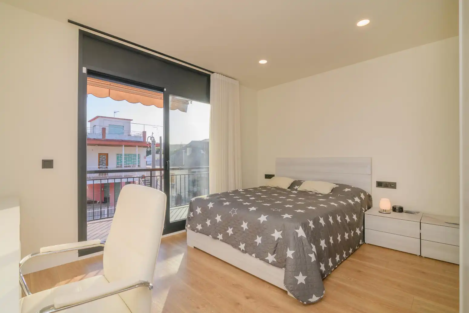 Dormitori de Casa o xalet en venda en Viladecans amb Aire condicionat, Calefacció i Parquet