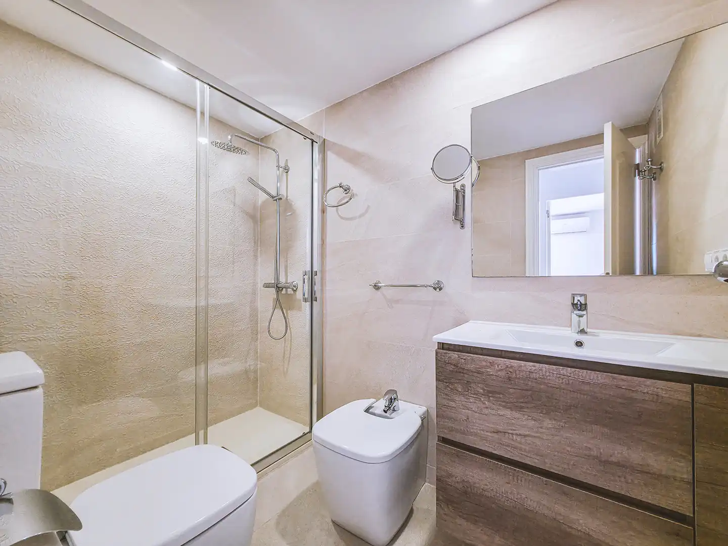 Badezimmer von Wohnung zum Verkauf in Sant Pol de Mar mit Klimaanlage, Heizung und Parkett