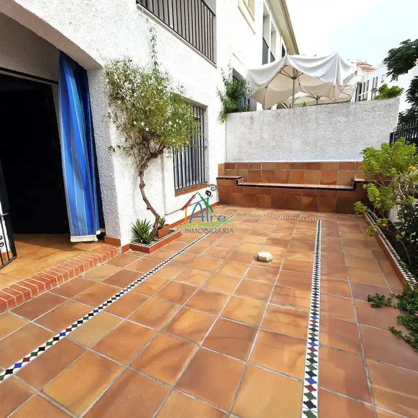 Jardí de Casa adosada en venda en Almonte amb Aire condicionat, Calefacció i Terrassa