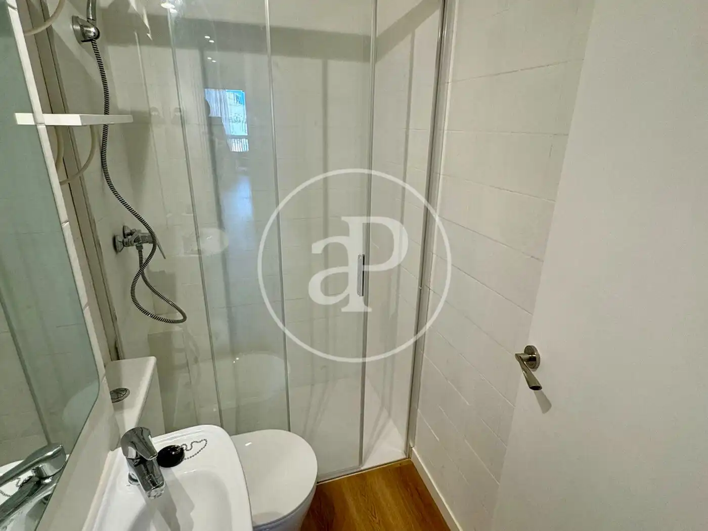 Bathroom of Flat for rent in Barcelona  with Air Conditioner, Heating and Furnished