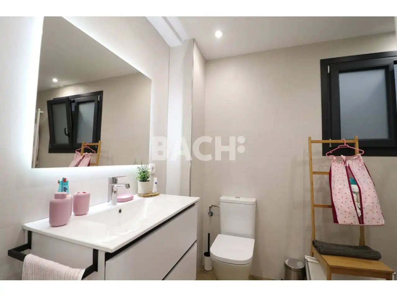 Baño de Piso en venta en Vic con Calefacción y Balcón