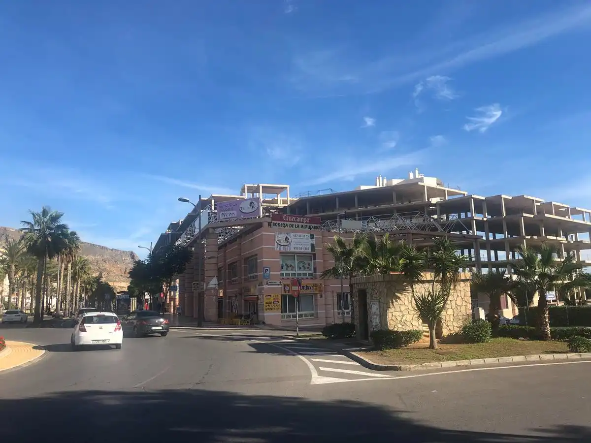 Local comercial en venta en Paseo de los Sauces