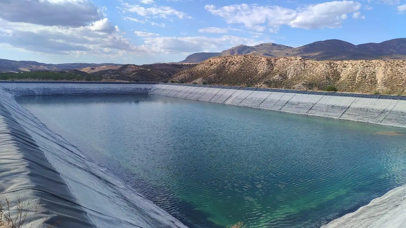 Piscina de Terreno en venta en Huélago