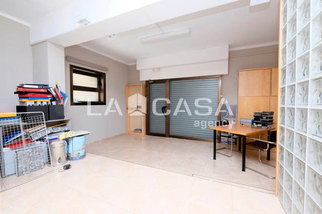 Local comercial en Alquiler en Carrer de Felip II en Vilapicina i la Torre Llobeta