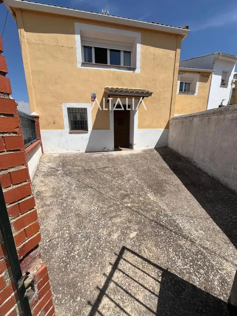 Vista exterior de Casa o xalet en venda en Torrejoncillo del Rey amb Calefacció, Terrassa i Alarma