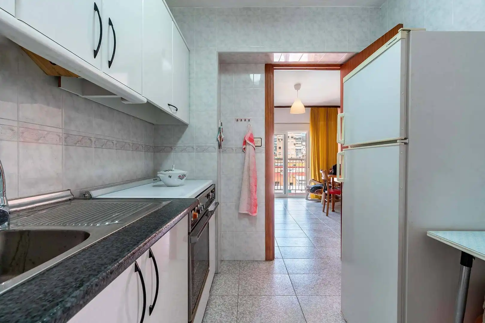 Cuina de Pis en venda en Almería amb Terrassa, Moblat i Balcó