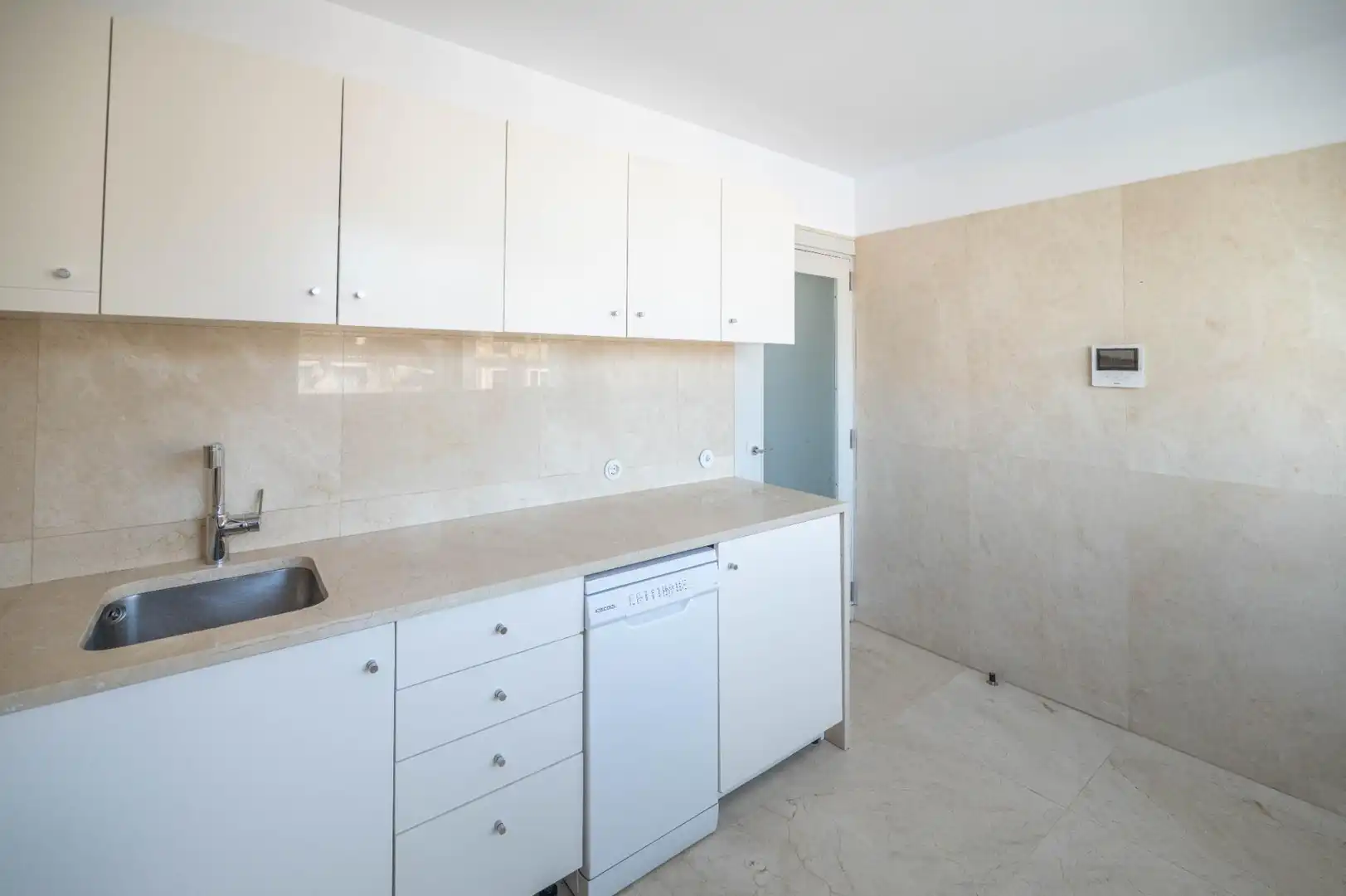 Cocina de Piso en venta en Granada con Calefacción, Parquet y Alarma