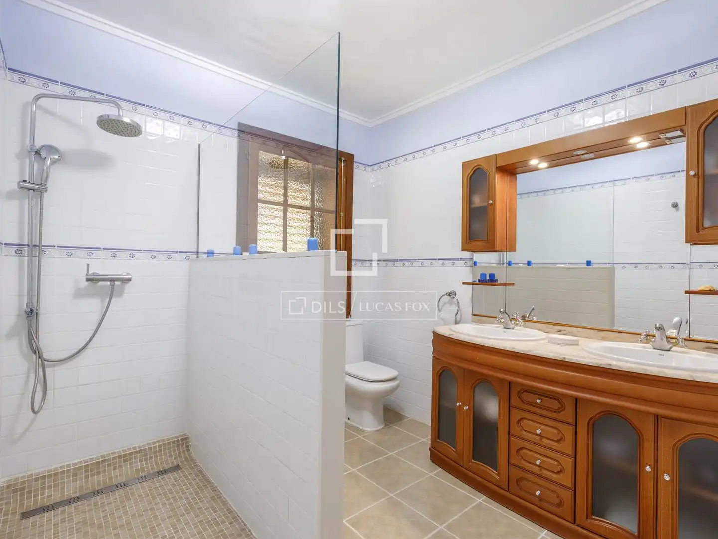 Bathroom of Houses for sale in Paterna  with Heating, Private garden and Parquet flooring