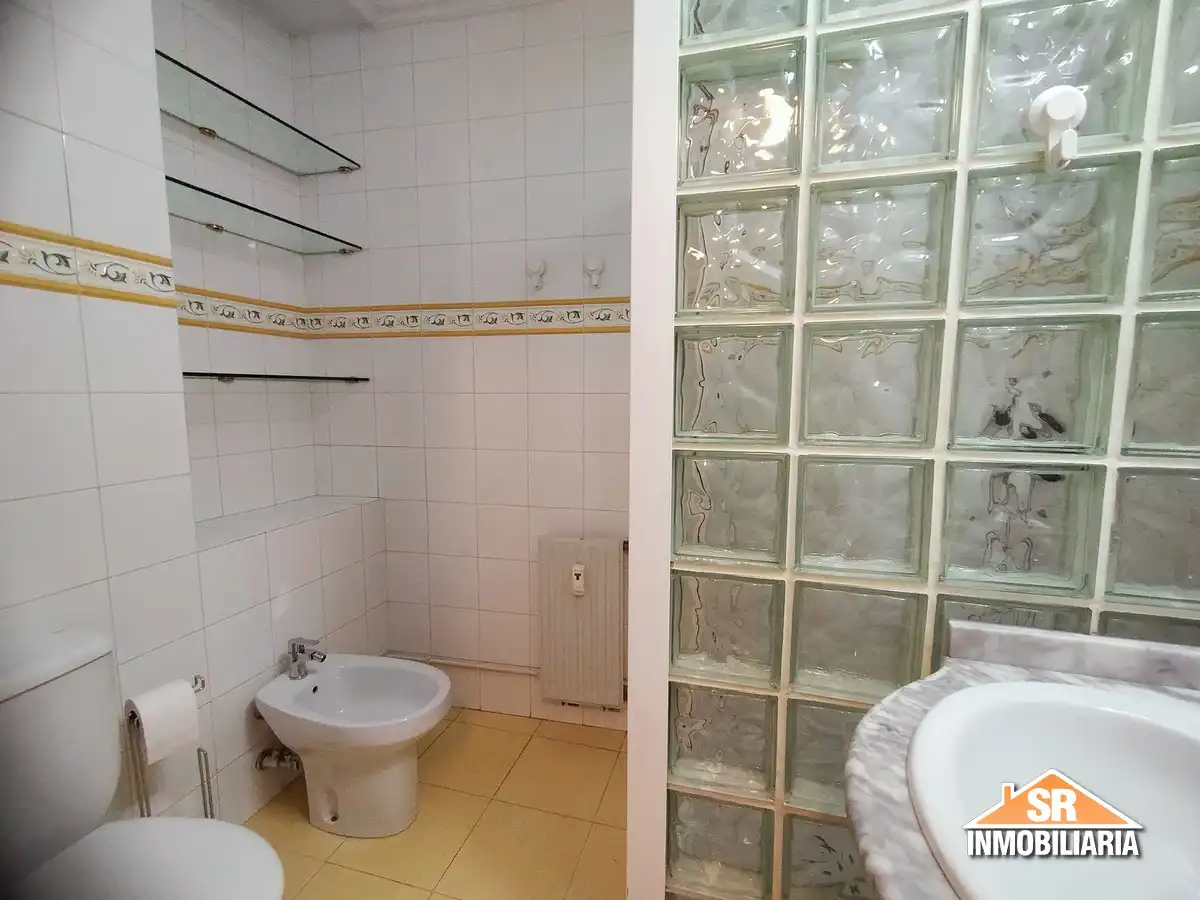 Bathroom of Apartments for rent in A Coruña Capital   with Heating, Oven and Washing machine