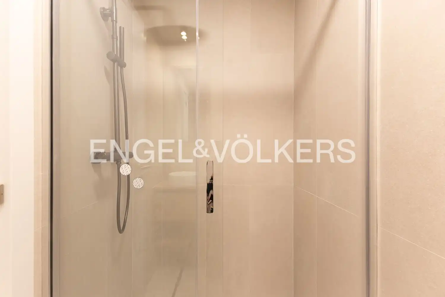 Baño de Piso de alquiler en Valencia con Aire acondicionado y Calefacción