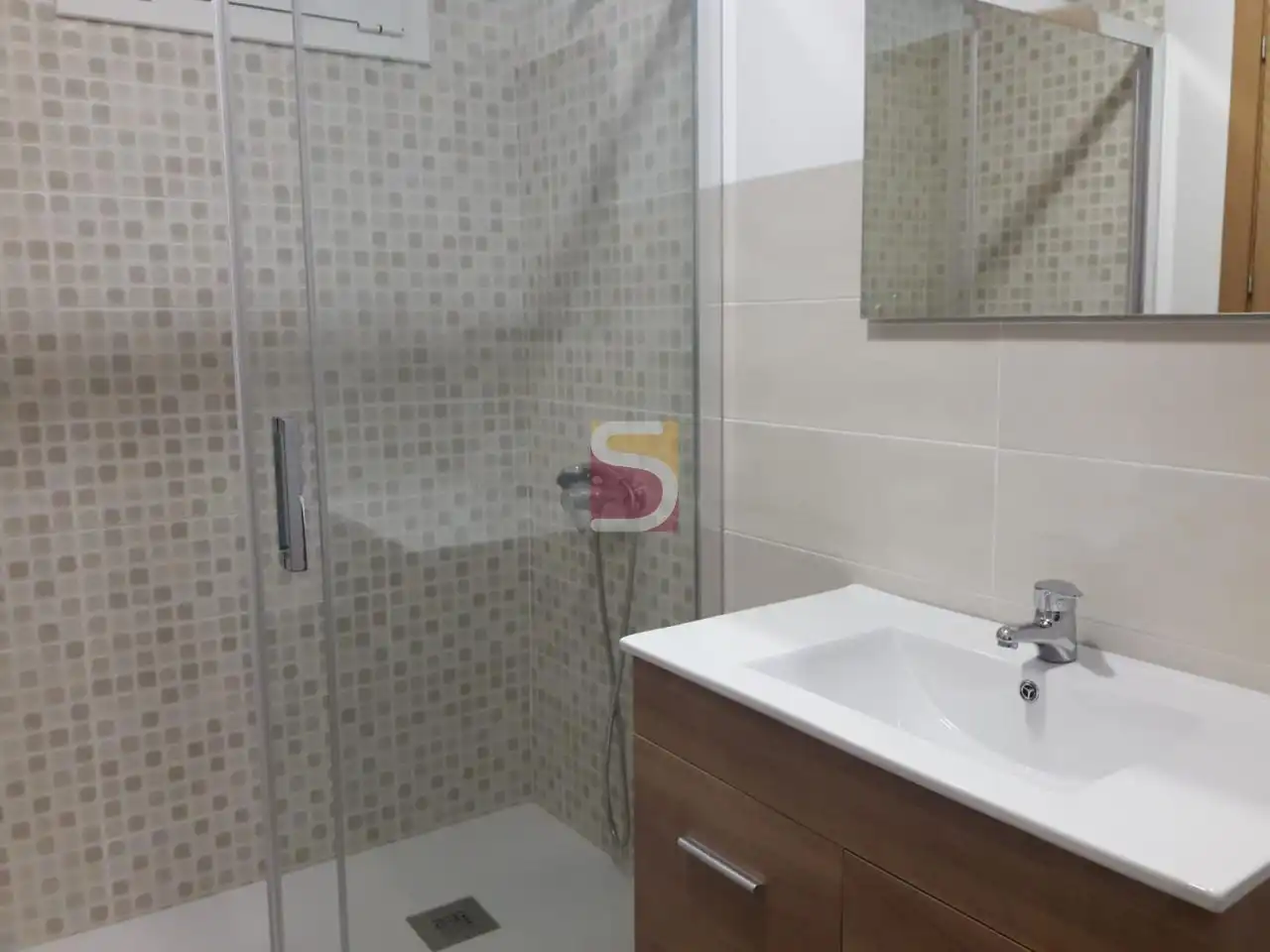 Baño de Piso de alquiler en San Cibrao das Viñas con Calefacción y Terraza