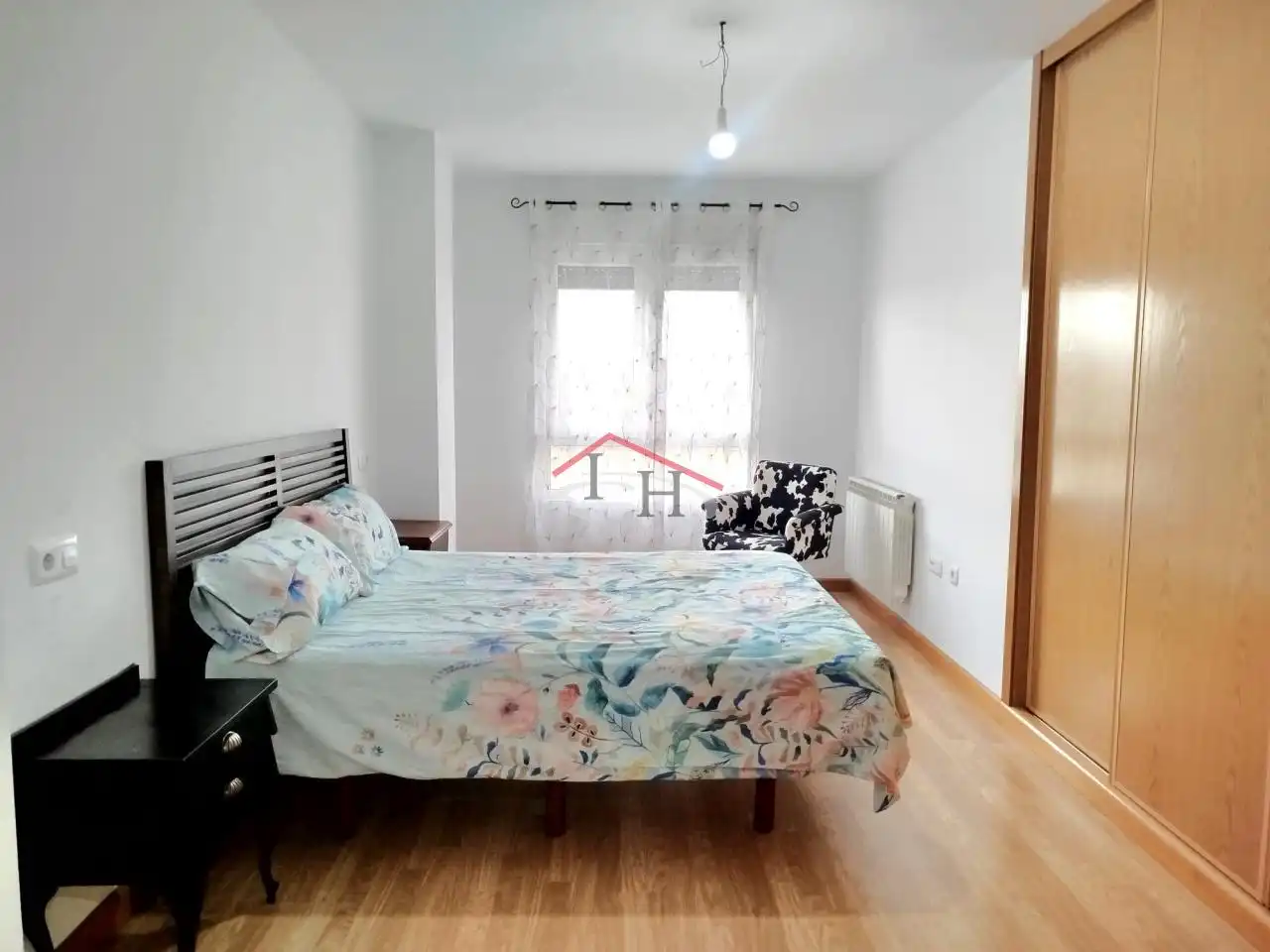 Schlafzimmer von Wohnungen zur Miete in Villaquilambre mit Heizung, Parkett und Terrasse