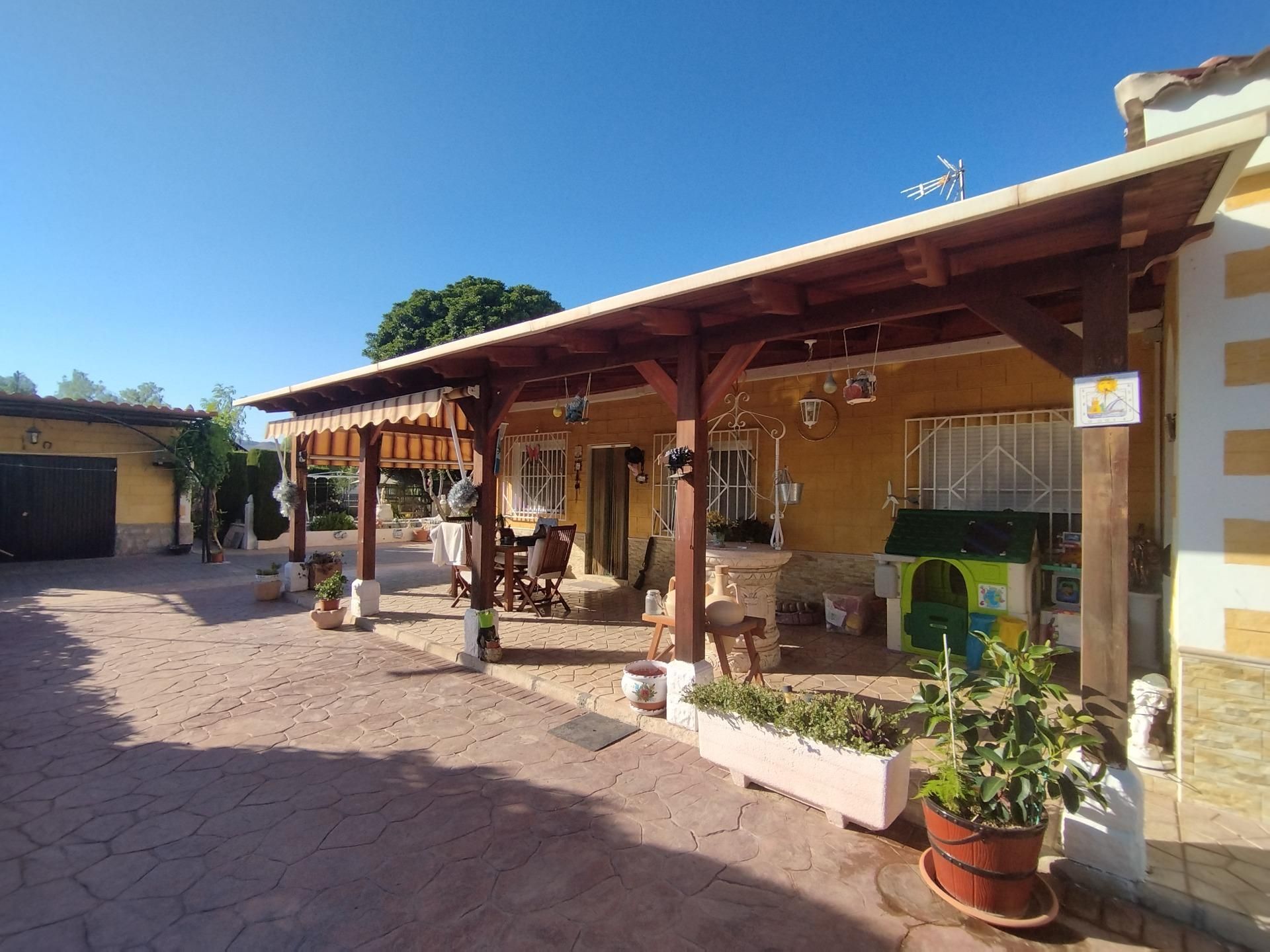 Casa o xalet en venda en Elche / Elx amb Calefacció, Jardí privat i Traster