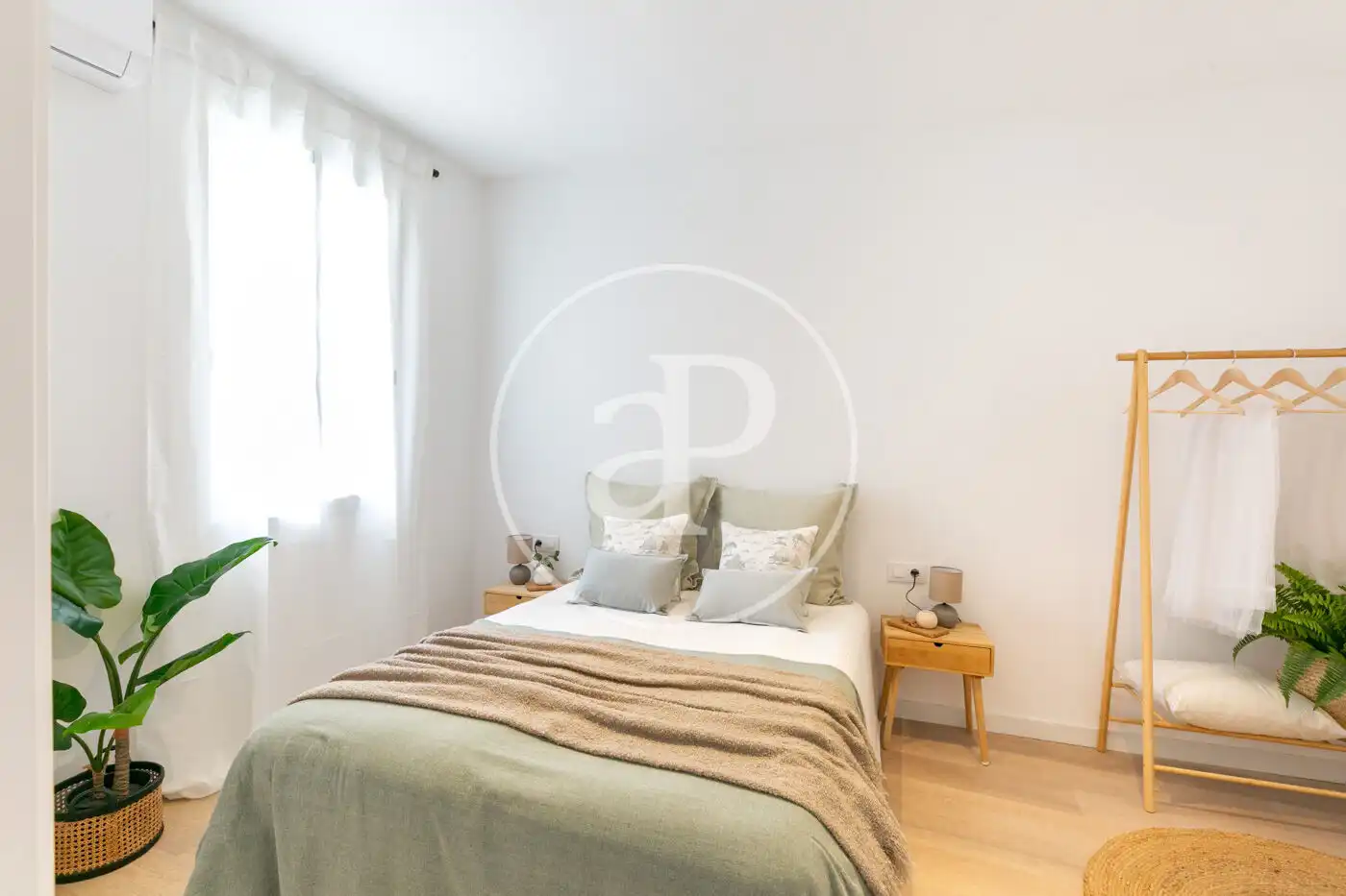 Habitación de Piso en venta en Barcelona con Aire acondicionado, Calefacción y Balcón