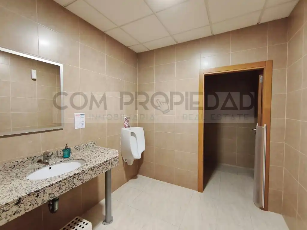 Bathroom of Commercial properties for rent in Marratxí