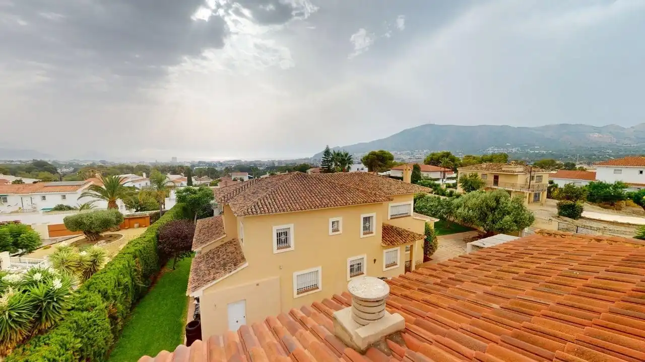 Vista exterior de Casa o xalet en venda en L'Alfàs del Pi amb Jardí privat, Terrassa i Traster