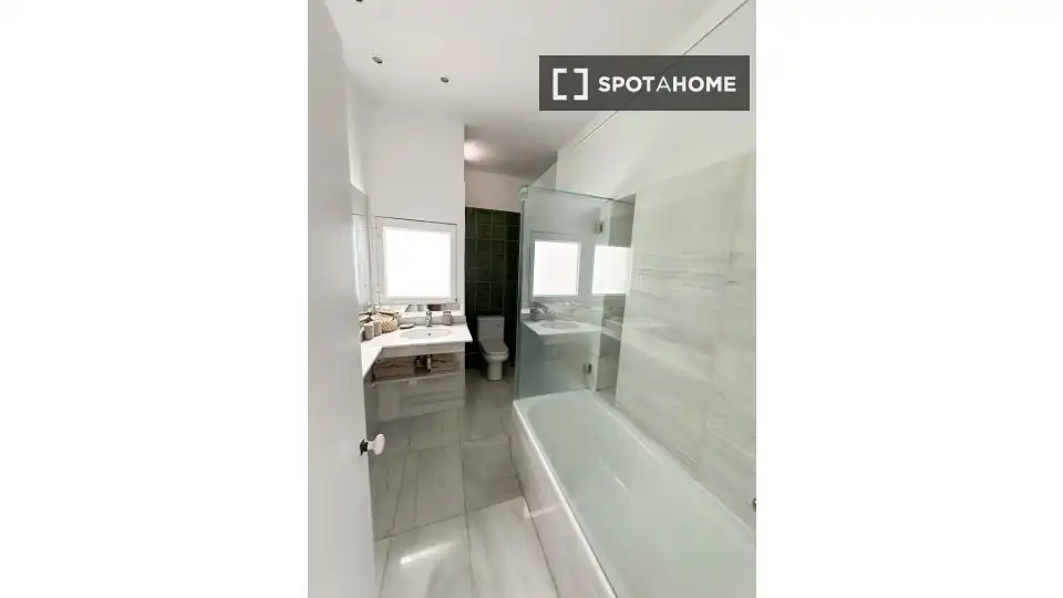 Flat with terrace to rent in Ciutat Vella, imagen 3