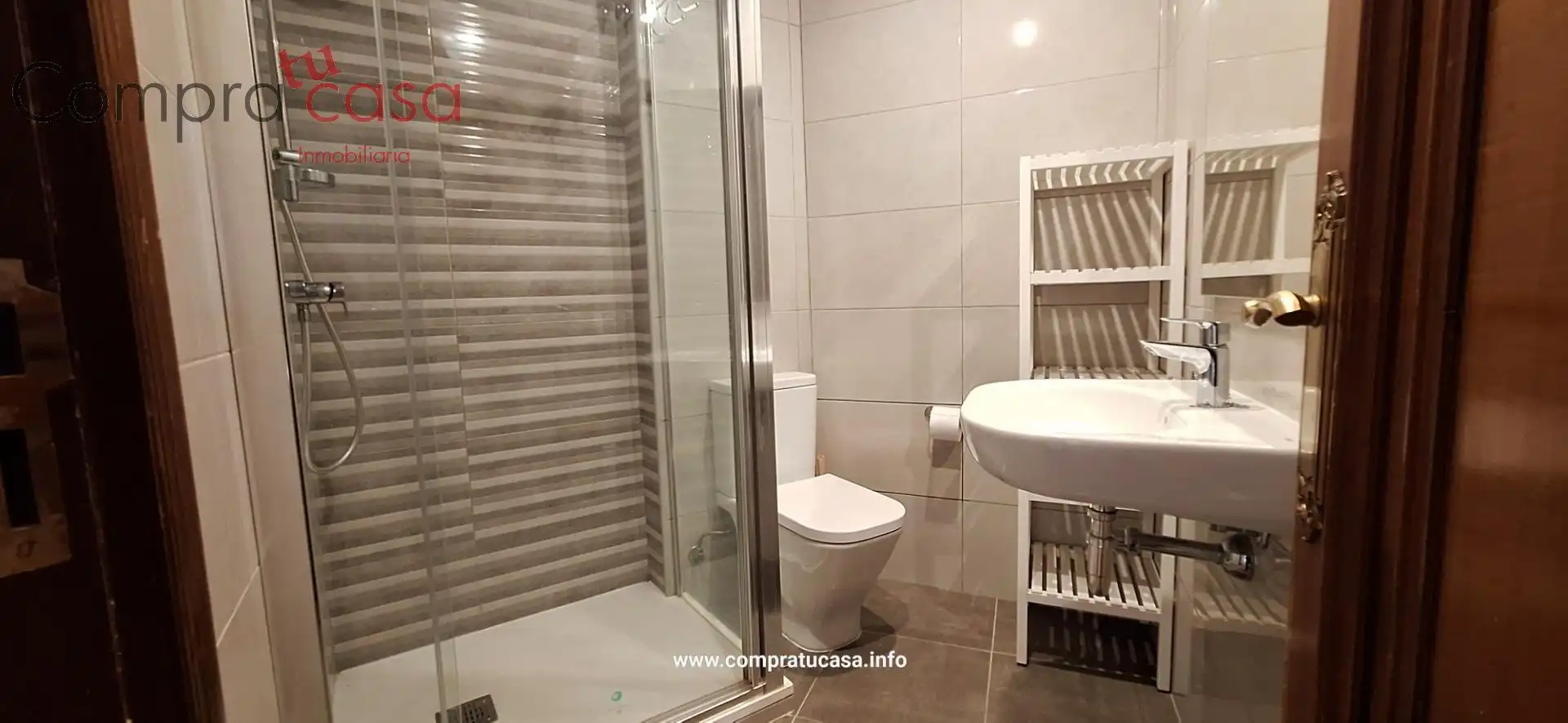 Baño de Piso de alquiler en Segovia con Calefacción, Terraza y Amueblado