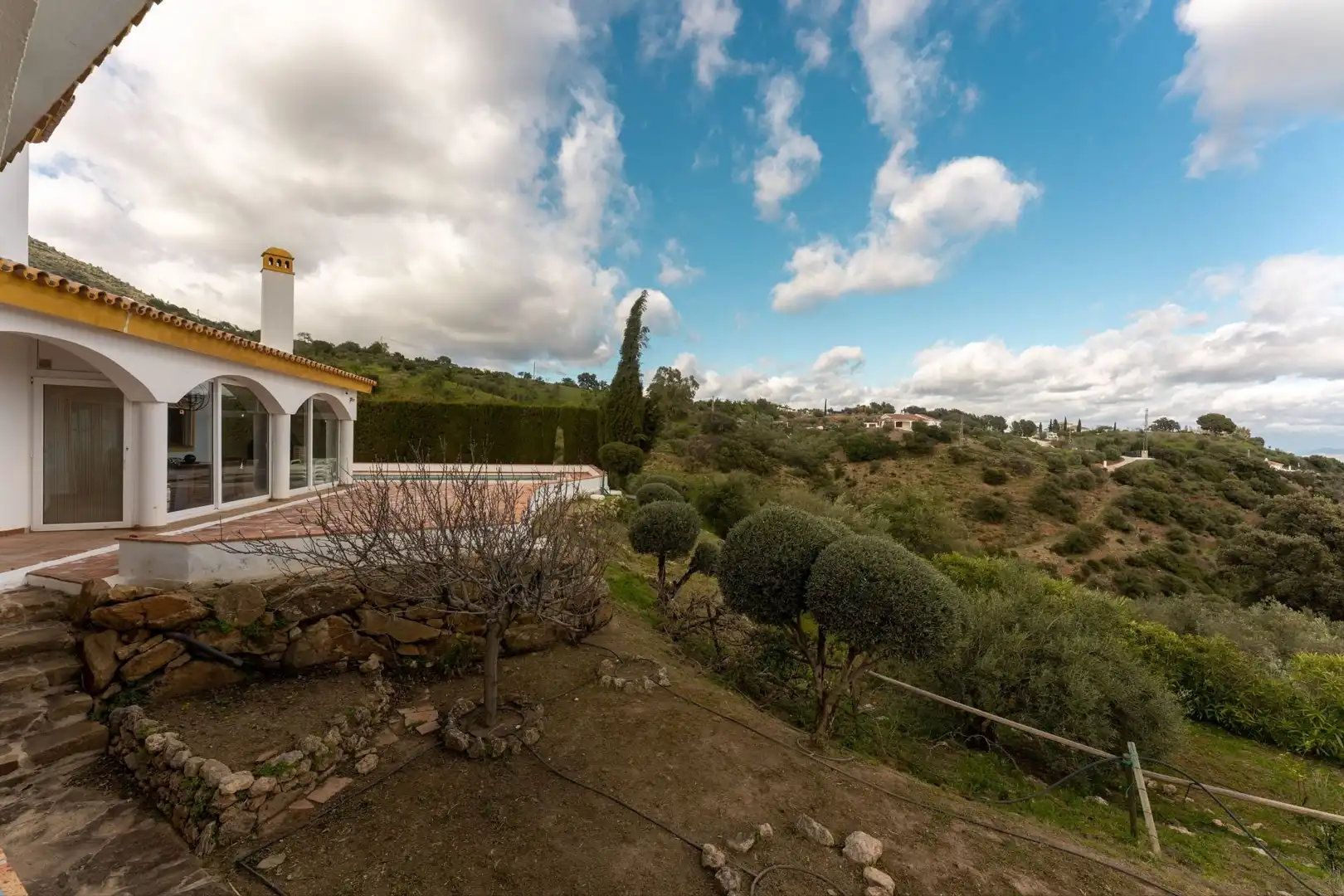 Jardí de Finca rústica en venda en Casarabonela amb Calefacció i Piscina