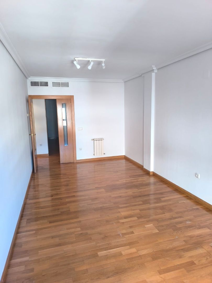 Bedroom of Flat to rent in  Albacete Capital  with Air Conditioner, Heating and Parquet flooring