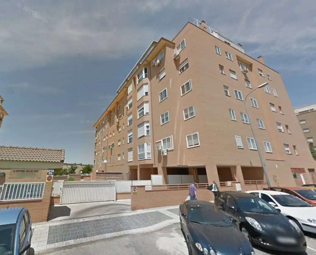 Außenansicht von Wohnung zum Verkauf in Valdemoro mit Klimaanlage, Terrasse und Abstellraum