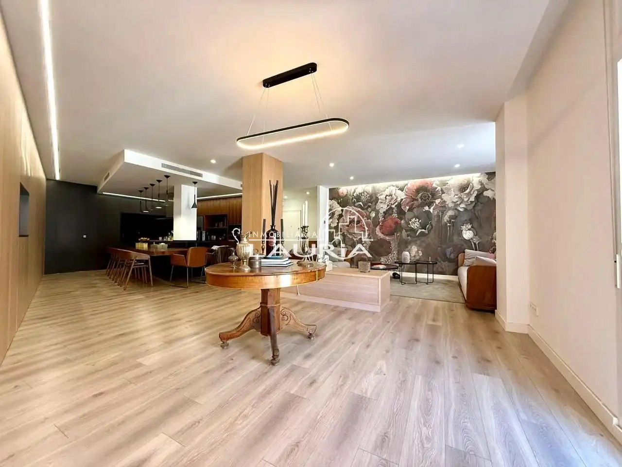 Living room of Flat for rent in Valencia  with Air Conditioner, Parquet flooring and Furnished