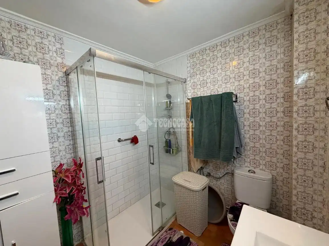 Baño de Piso en venta en Castro-Urdiales con Amueblado y Balcón