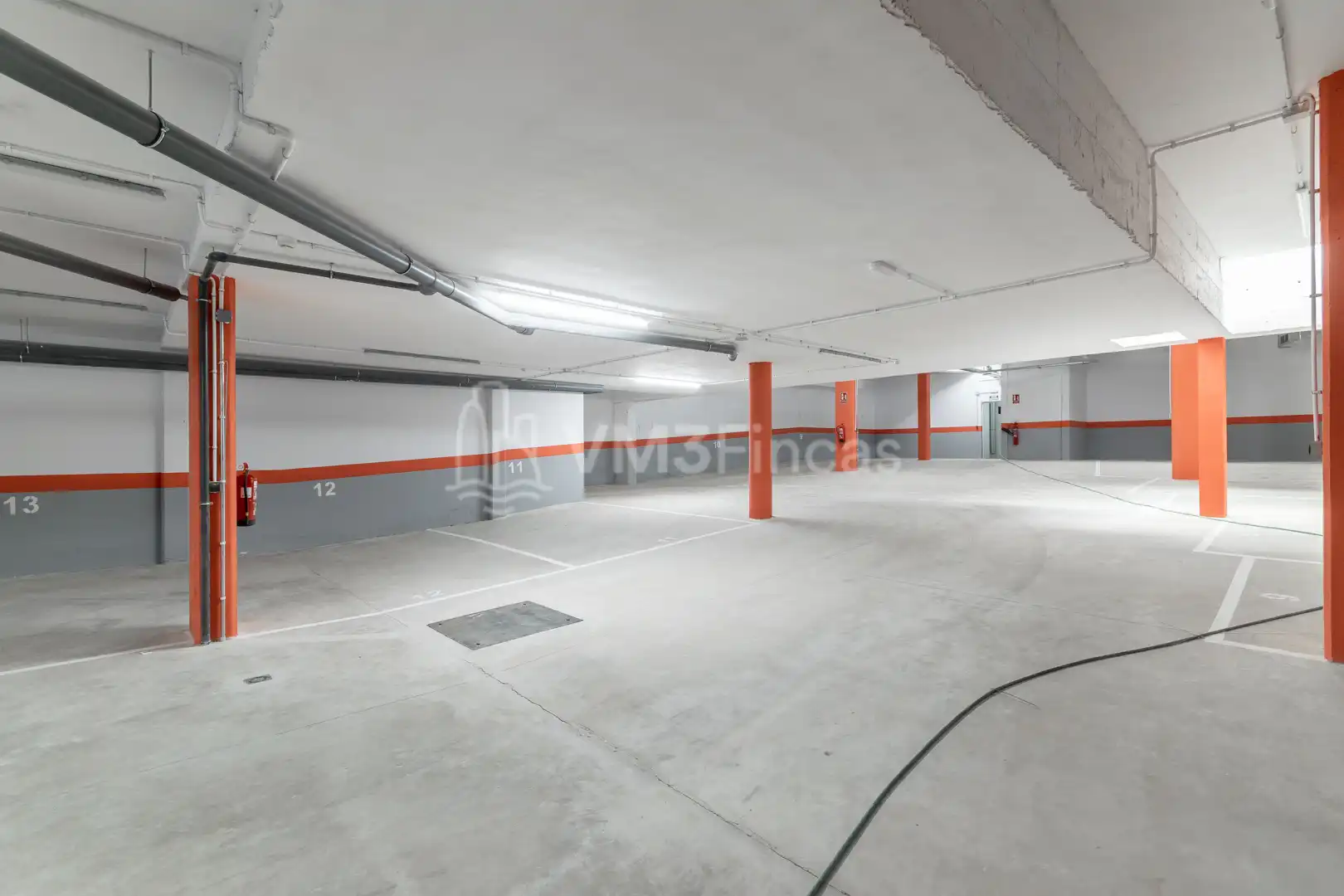 Parking de Ático de alquiler en Santa Coloma de Gramenet con Aire acondicionado, Calefacción y Terraza