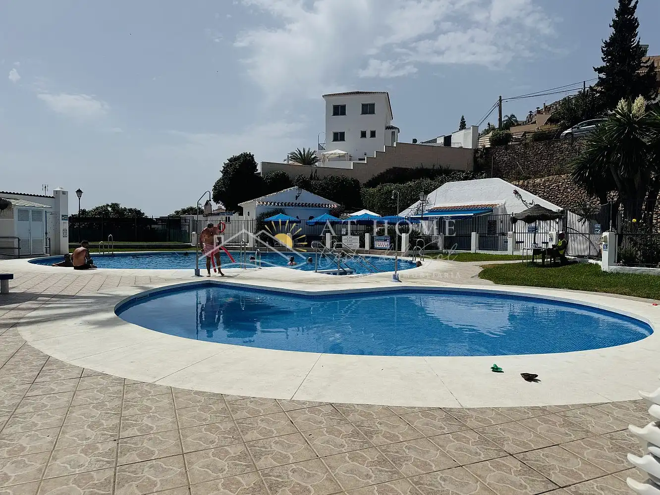Piscina de Apartamento de alquiler en Nerja con Terraza, Piscina y Horno