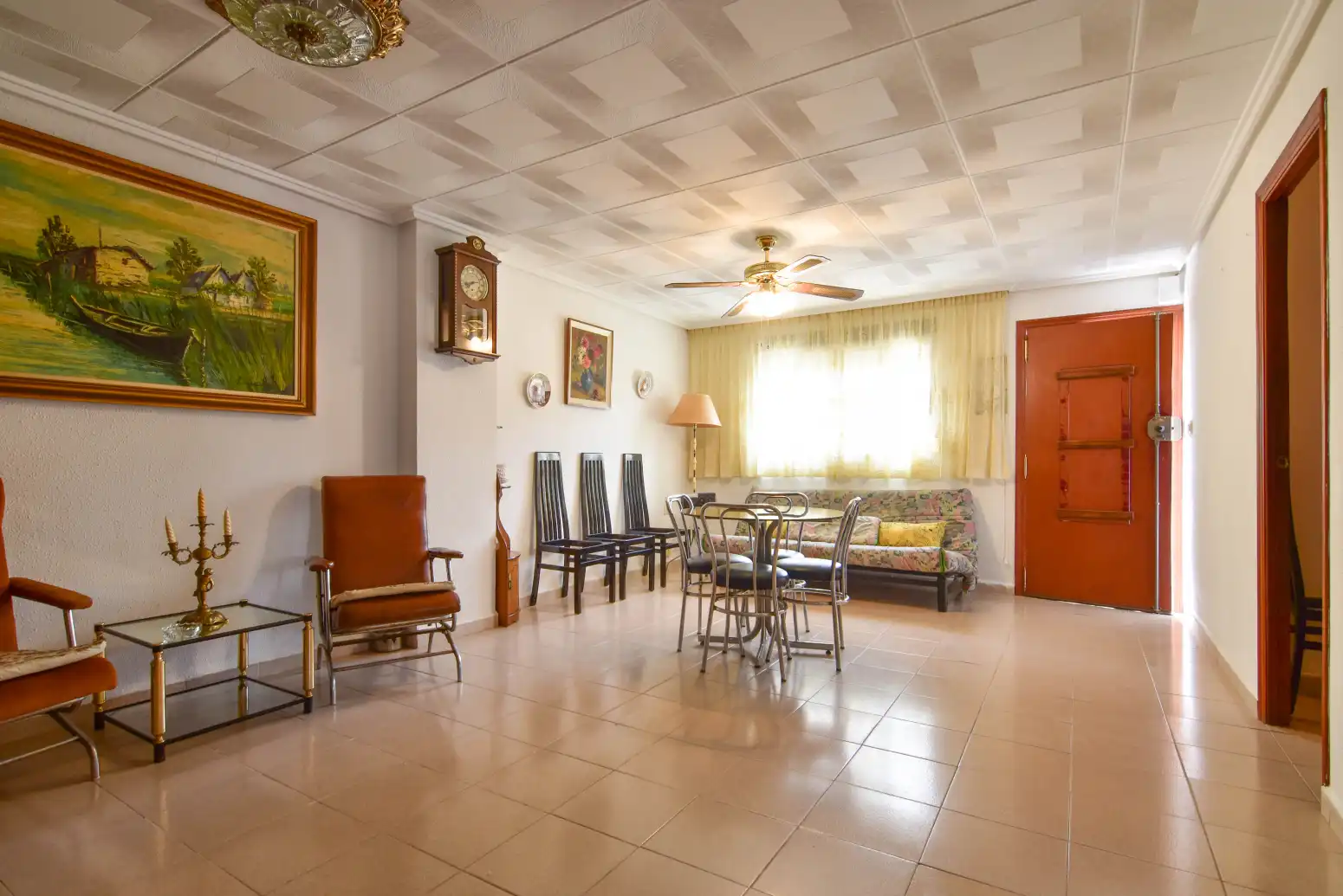 Sala d'estar de Casa o xalet en venda en Marines amb Aire condicionat, Terrassa i Balcó
