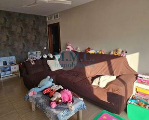 Sala d'estar de Pis en venda en Roquetas de Mar amb Moblat, Balcó i Piscina comunitària