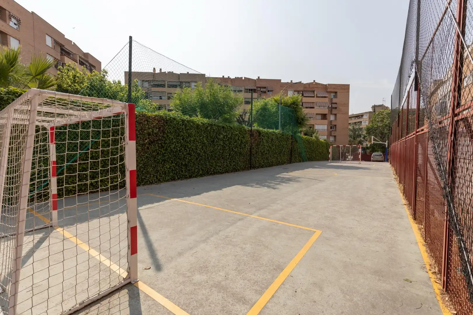 Aparcament de Pis en venda en Granada amb Aire condicionat, Balcó i Piscina comunitària