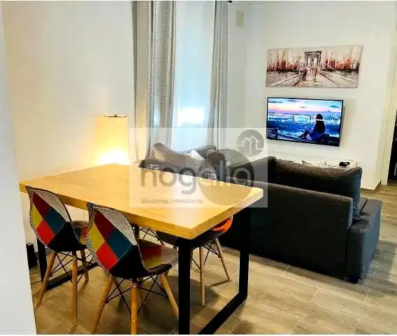 Living room of Flat for rent in Sevilla  with Air Conditioner and Furnished