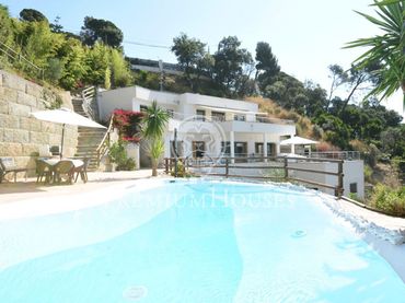 Casa con piscina in vendita a Sant Cebrià de Vallalta