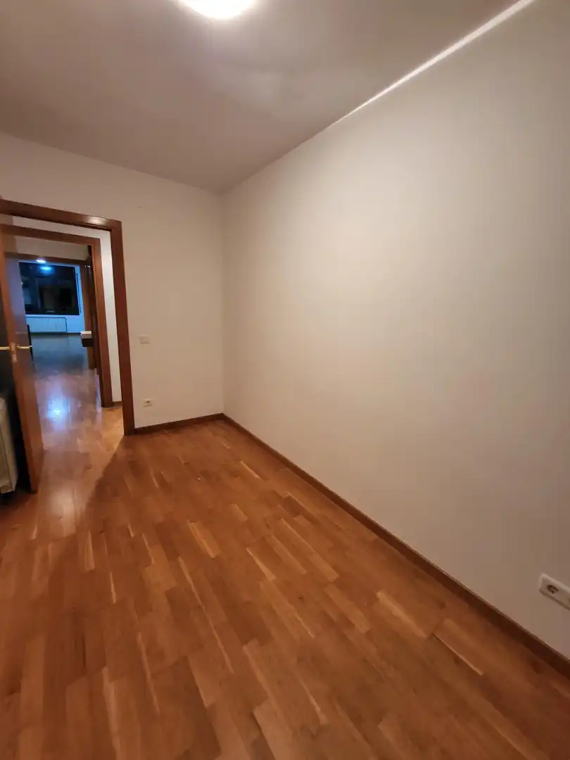 Wohnung zur Miete in Sabadell mit Heizung, Parkett und Ofen